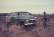 GMC Suburban z 1957 r. z zamkniętym dwudrzwiowym nadwoziem typu kombi. Sprawdzało się na co dzień, jak i na weekenowych polowaniach