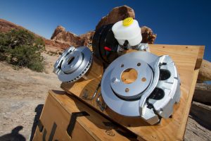 Konwersja układów hamulcowych może zawierać wzmocnioną pompę hamulca, tarcze i zaciski